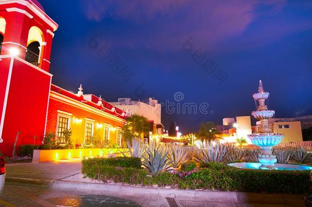 墨西哥的旅游城市坎昆日落在大街uclcan公司墨西哥