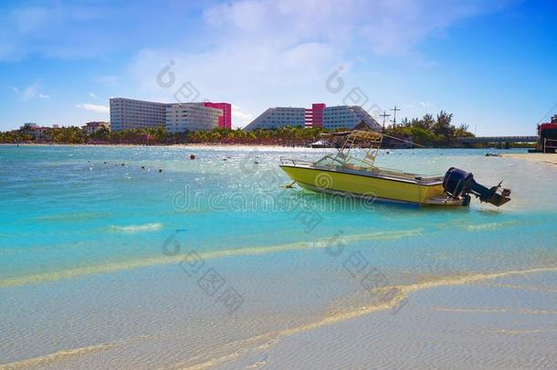 墨西哥的旅游城市坎昆沙漠中的盆地琳达海滩采用旅馆地带