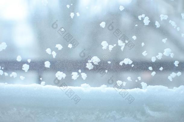 被雪困住的窗关-在上面,室内的.季节的冬天气康迪