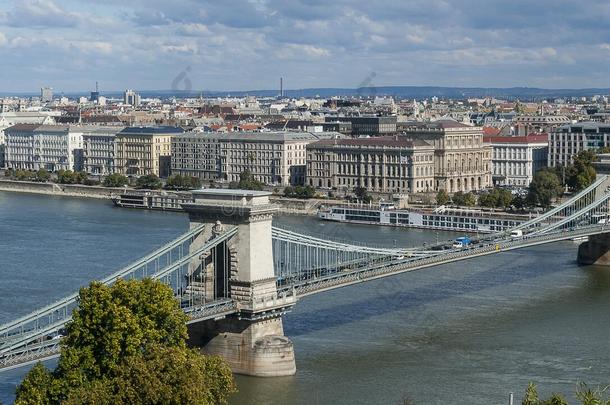 链子桥采用布达佩斯