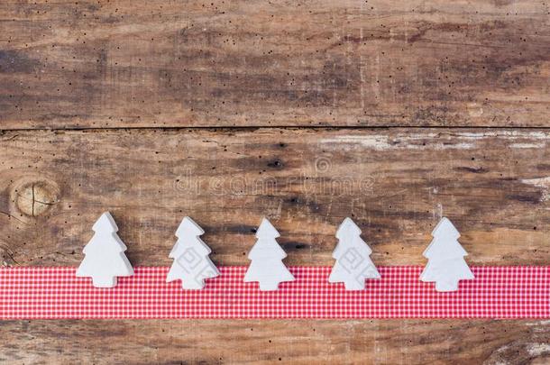 圣诞节招呼卡片装饰和白色的树装饰向
