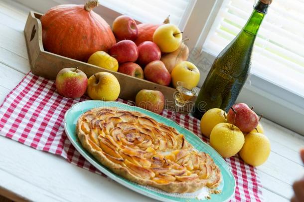 美丽的苹果馅饼和苹果s和苹果汁