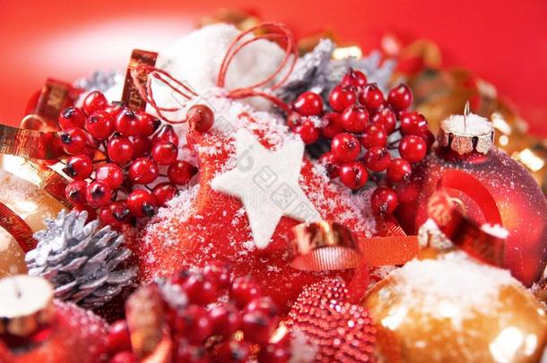 圣诞节作品和雪和浆果