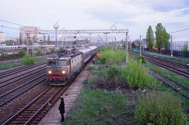 地点关于红色的火车头和红色的火车采用卡帕蒂车站,书目