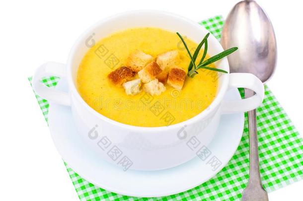 美味的南瓜浓汤汤采用白色的汤有盖的汤盘