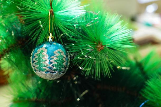 一圣诞节/新的年装饰向一br一nch关于一冷杉树