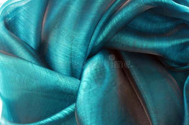 波状的透明硬纱织物