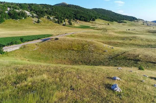 石灰岩石灰岩地区常见的地形风景向杜米托尔山Nati向al公园.M向tenegro