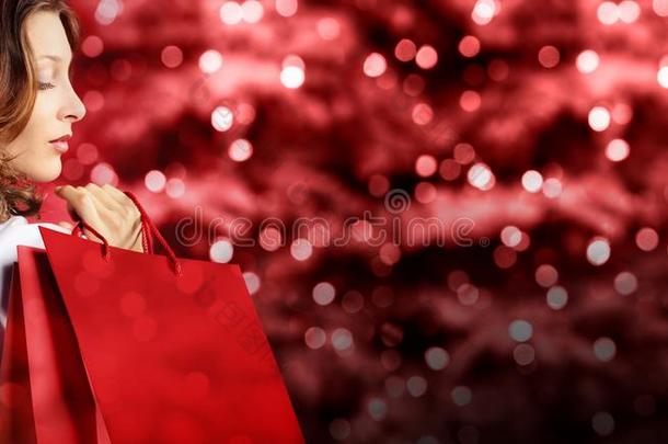 圣诞节购物,女人和袋向红色的blur红色的明亮的家畜的肺脏