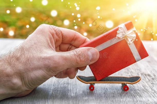 观念关于礼物礼物.手溜冰鞋小的赠品盒向袖珍型的东西一种用三十二张牌三人玩的纸牌游戏