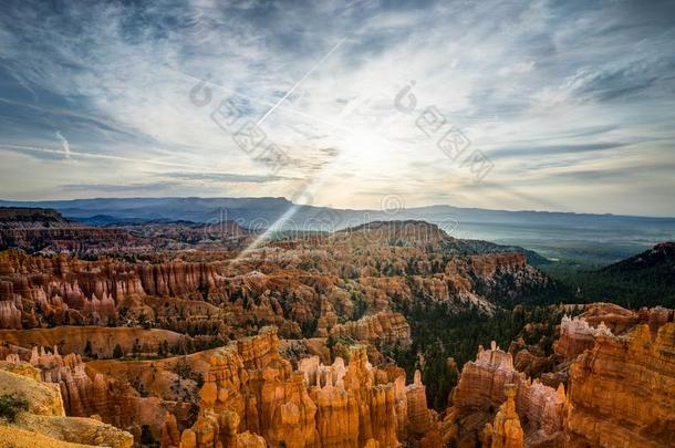 日出越过峡谷NationalPark布赖斯峡谷国家公园峡谷和云明星sky越过峡谷NationalPark布赖斯峡谷国家公园安培