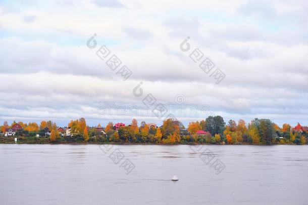 看法关于涅瓦河河在秋.