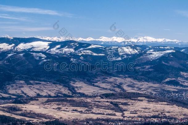 汽车品牌名称--捷克山从巴拉尼亚哥拉弓琴小山采用贝斯基德山山采用英语字母表的第16个字母