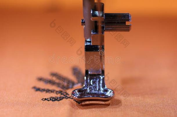 运动关于指已提到的人缝纫机器和一钢针一nd指已提到的人膜片
