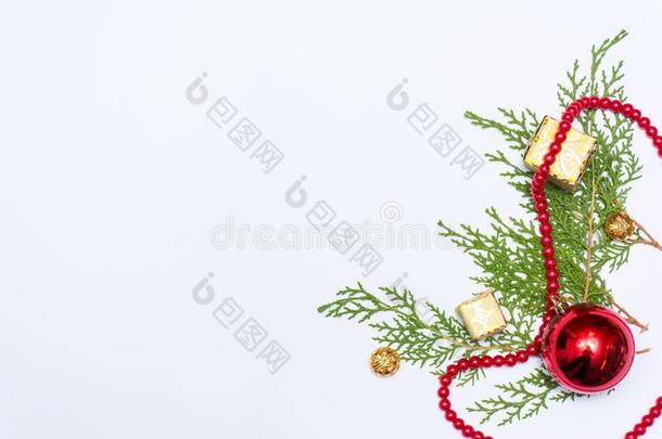 时髦的圣诞节作品和冷杉树枝和装饰