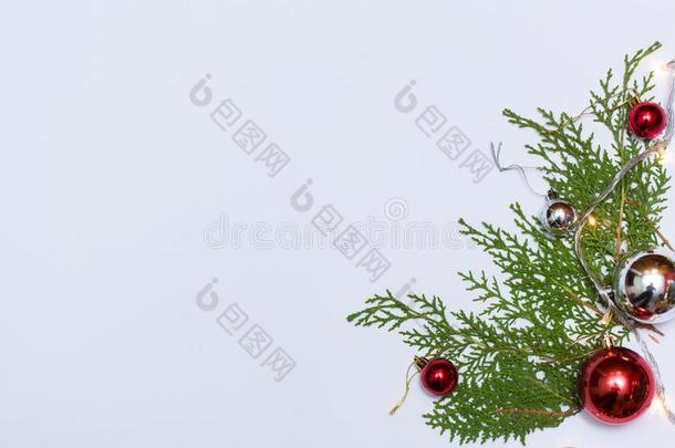 时髦的圣诞节作品和冷杉树枝和装饰