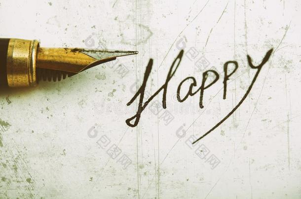 `幸福的`单词书面的向白色的纸使用墨水笔