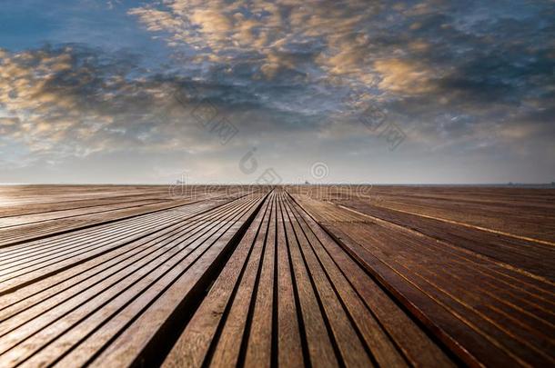 抽象的背景影像和空的木制的地面在海港在近处