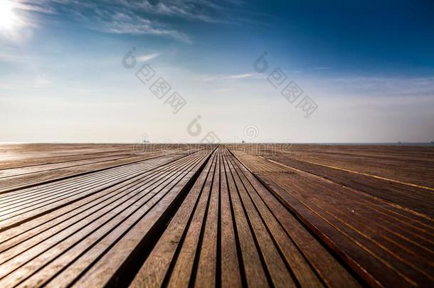 抽象的背景影像和空的木制的地面在海港在近处