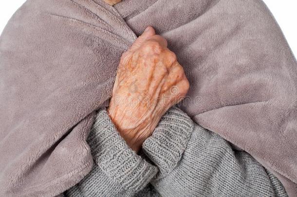 上了年纪的不好的女人和毛毯