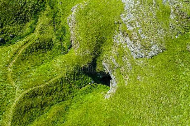 空气的看法关于指已提到的人地表下面的河,陡峭的落水洞,人名山、山脉人名