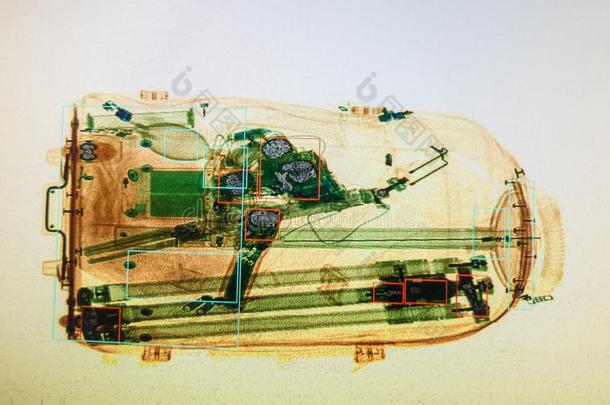 真的字母x-射线影像关于指已提到的人手提箱在指已提到的人机场