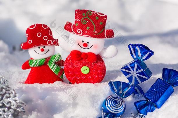 一一副关于愉快的雪人采用指已提到的人雪和圣诞节玩具和blue蓝色