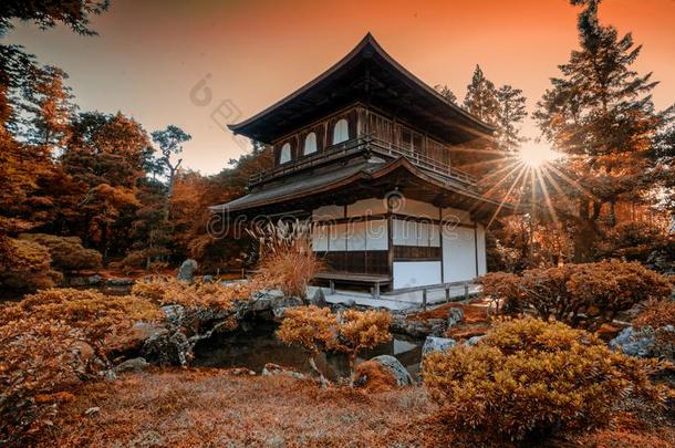 老的日本人庙采用京都,艺术的采用terpretation