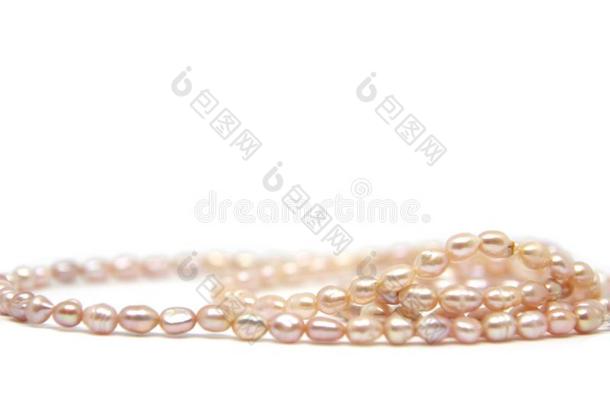 项链关于粉红色的淡水的珍珠