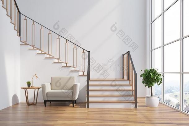 白色的活的房间内部,楼梯,扶手椅