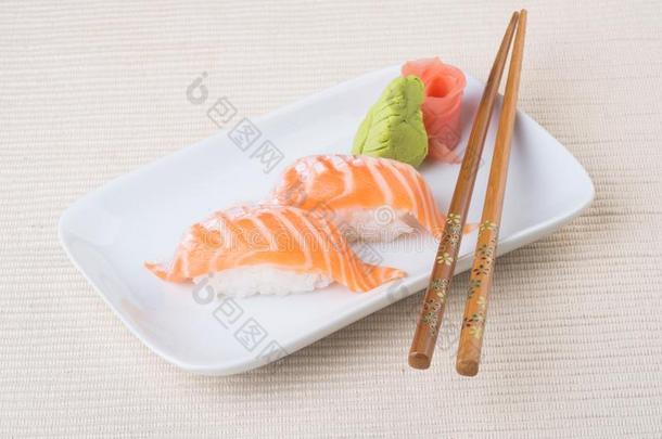 日本人烹饪.寿司鲑鱼向指已提到的人背景
