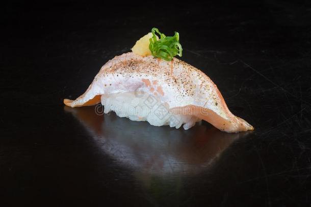 日本人烹饪.寿司鲑鱼向指已提到的人背景