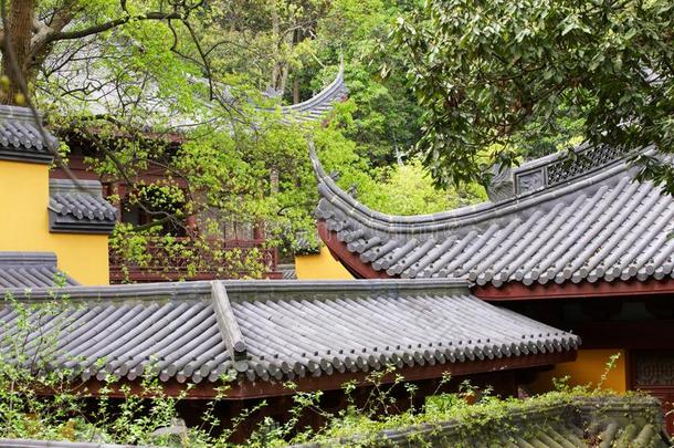 传统的黏土屋顶关于<strong>古代</strong>的中国人建筑物,特写镜头.