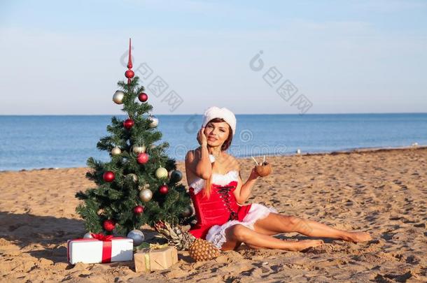 新的年2018圣诞节树海滩求助海女孩
