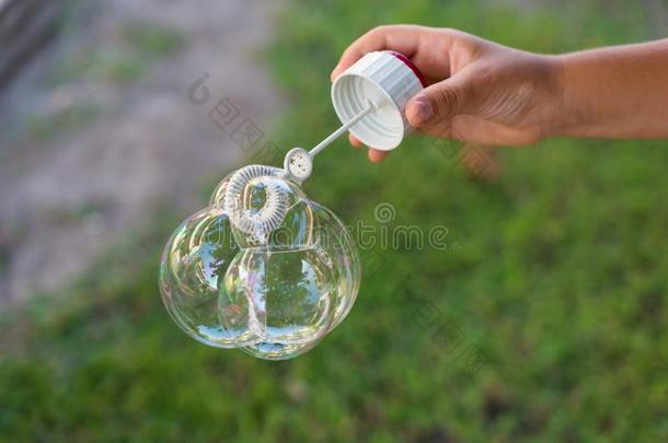 气球起泡沫