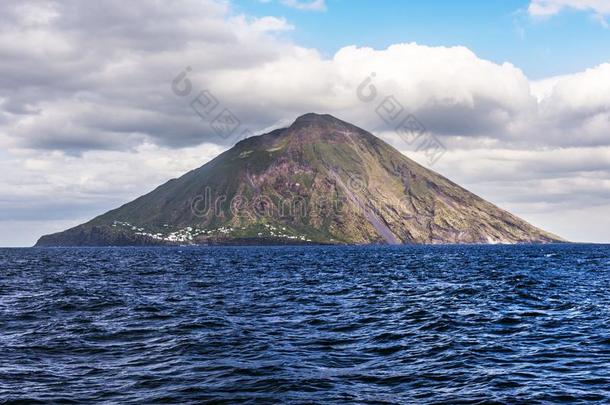 火山边缘<strong>之恋</strong>火山和海