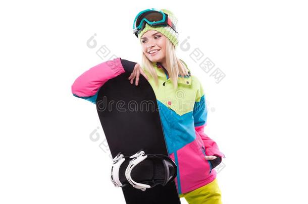 漂亮的年幼的白肤金发碧眼女人女人采用富有色彩的雪上衣拿住雪board