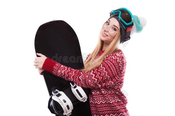 有魅力的年幼的女人采用红色的套衫和蓝色滑雪眼镜拿住