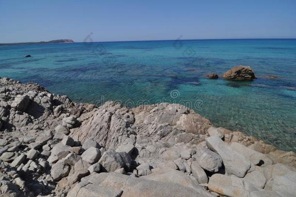 丽纳少校海滩向美丽的撒丁岛