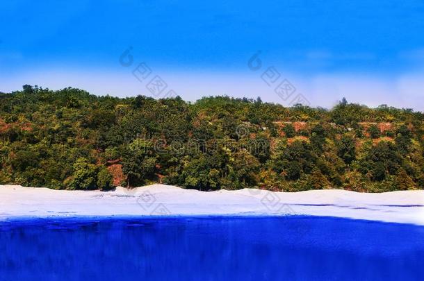 自然的风景小山和湖照片.在那里aux.用以构成完成式及完成式的不定式蓝色天