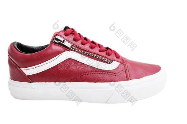 时尚鞋子和鞋子tring.红色的橡皮底帆布鞋和鞋带向白色的