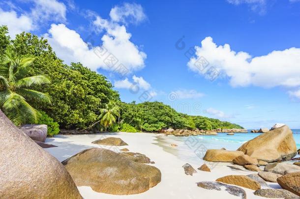 令人晕倒的天堂海滩在昂斯拉齐奥区,普拉兰岛,塞舌尔