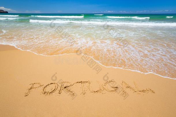 美好的敞开的海滩和题词采用沙