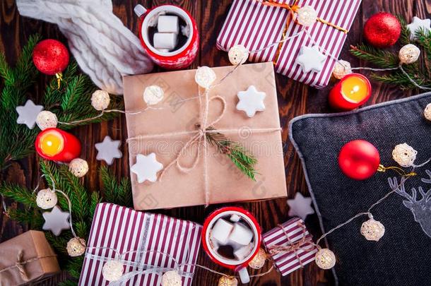 圣诞节背景包括赠品盒,热的巧克力,冷杉Brazil巴西