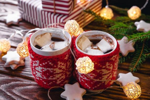 热的<strong>巧克力</strong>和棉花糖和饼干向圣诞节德可拉