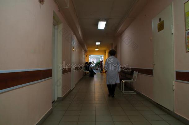 走廊里面的被放弃的内心的医院.