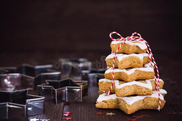 圣诞节饼干树使和星饼干切削者姜饼英语字母表的第14个字母