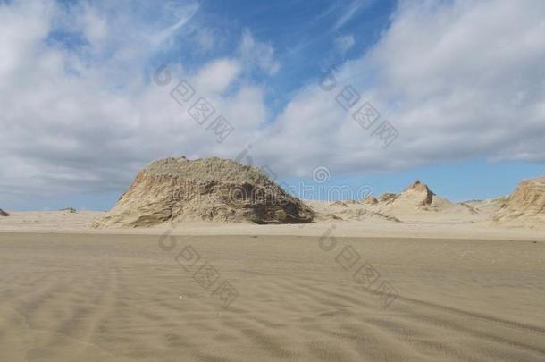 沙丘形成在num.九十英里海滩和云采用指已提到的人天向不