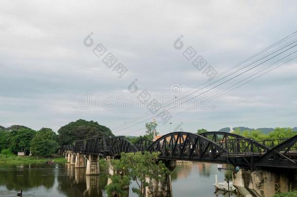 圆形的旅游泰国七月2017-桥在指已提到的人夸伊
