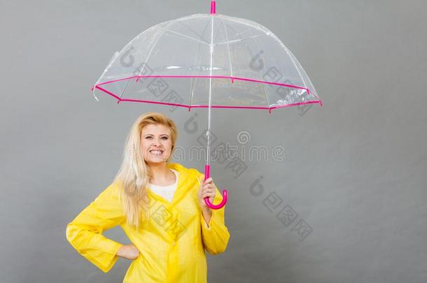 幸福的女人使人疲乏的雨衣佃户租种的土地<strong>透明</strong>的<strong>雨伞</strong>